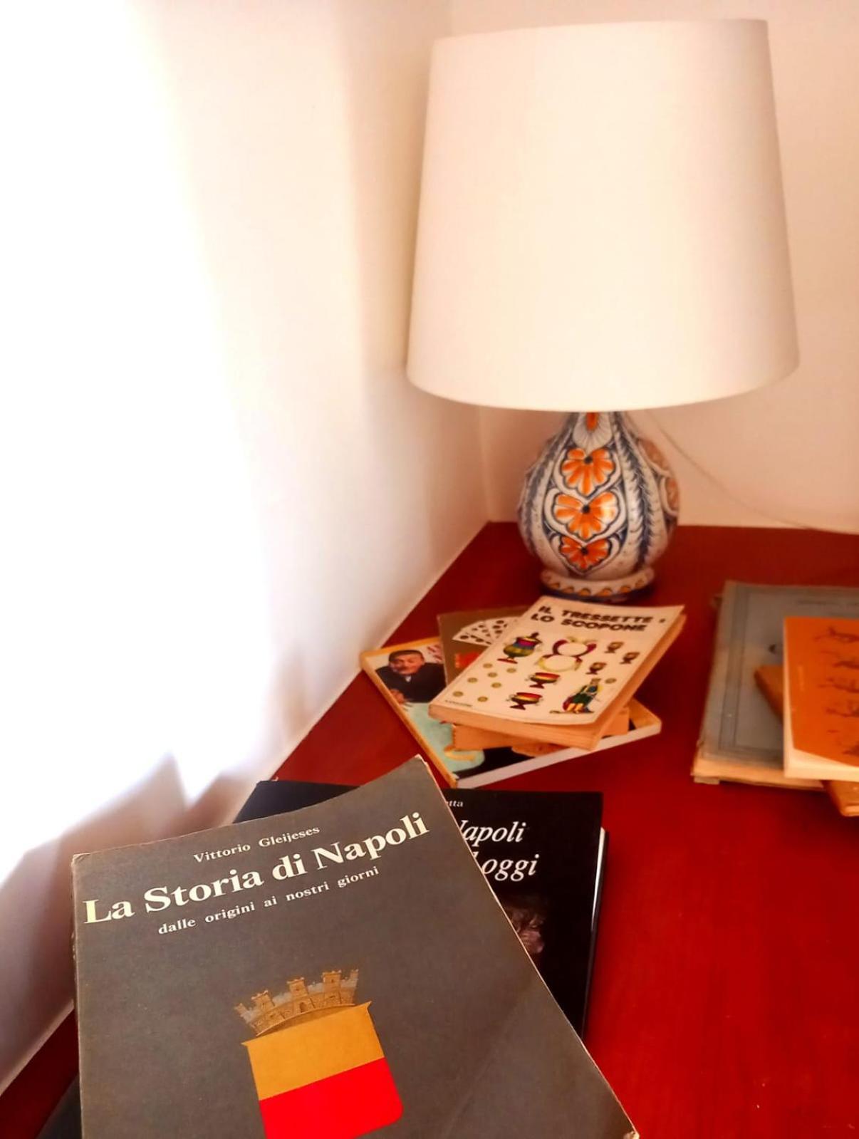 99 Scalini Bed & Breakfast Napoli Bagian luar foto